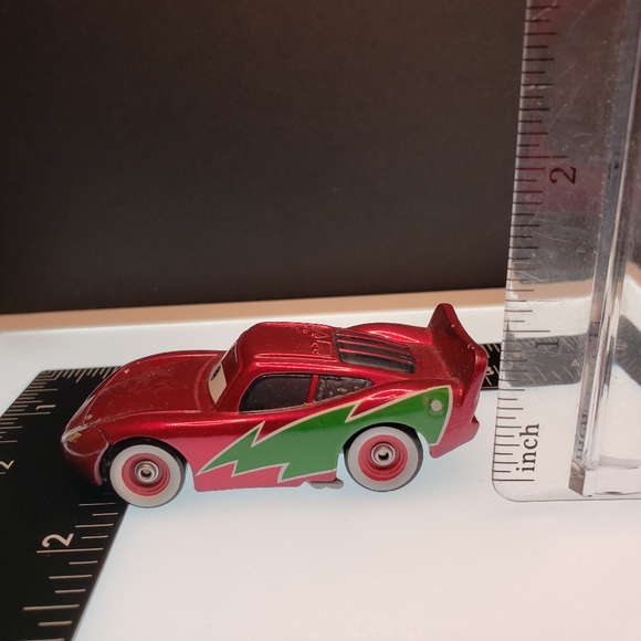 Disney Pixar Cars Holiday Hotshot Lightning McQueen - Picture 16 of 16